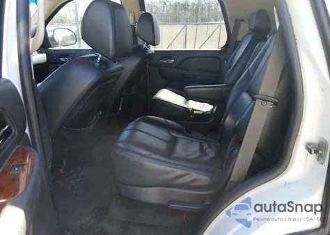 2008 Chevrolet Tahoe Ltz z USA, uszkodzony, nr VIN 1GNFC13038J177108